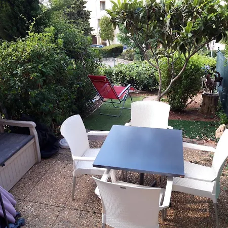 T2, Jardin, Veranda Chambre, Climatisation, Parking Privatif, Proche A Pied Centre, Plage, Gare, Pour 3 Adultes Ou 2 Adultes Avec 2 Enfants Bandol Exterior foto