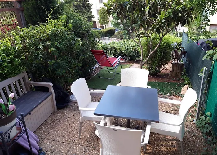 T2, Jardin, Veranda Chambre, Climatisation, Parking Privatif, Proche A Pied Centre, Plage, Gare, Pour 3 Adultes Ou 2 Adultes Avec 2 Enfants